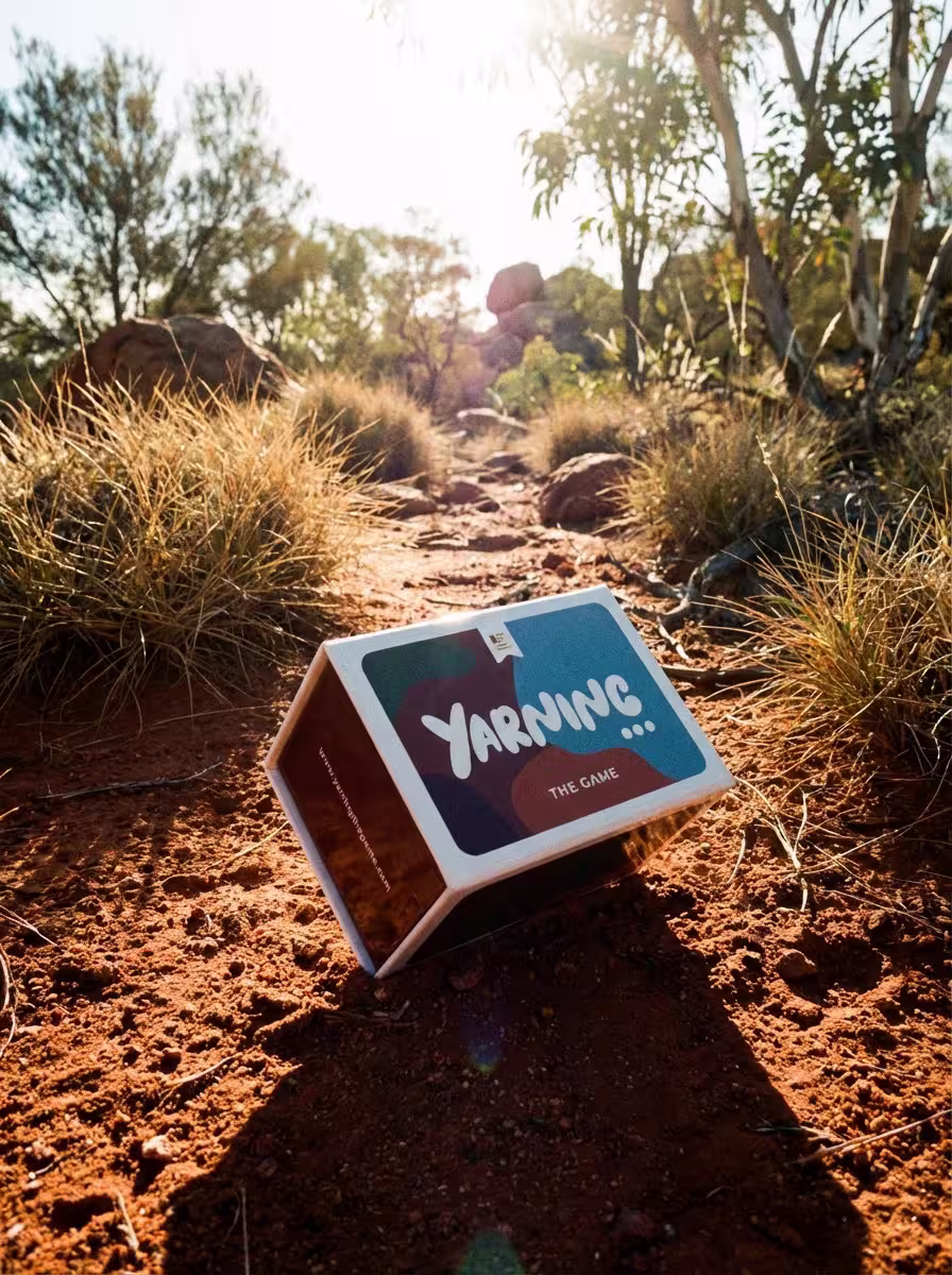 Yarning game box display